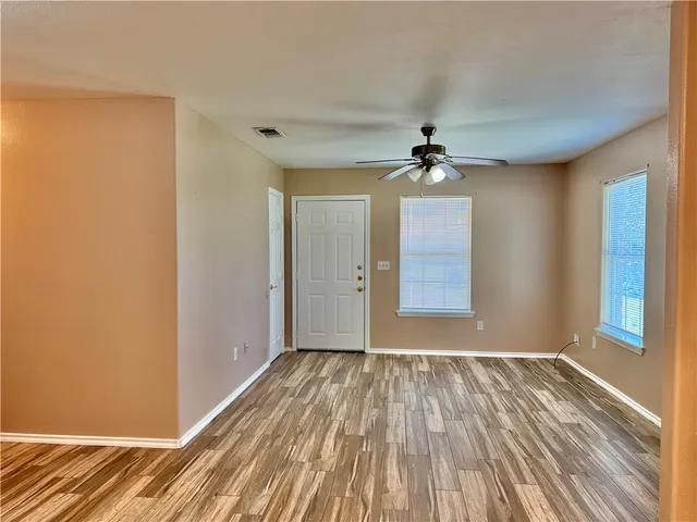 $1,500 | 813 3rd Street, Sinton, TX 78387