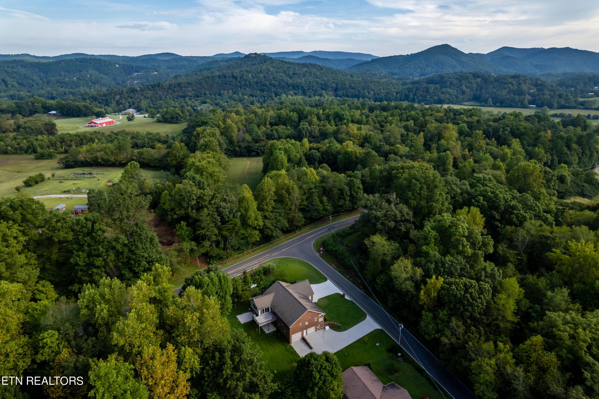 206 Boat Gunnel Road Townsend, TN 37882 - Photo 3 of 42 Gallery Image 3