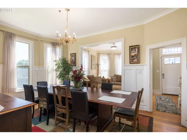 $585,000 | 117 South Arthur Street, Portland, OR 97201