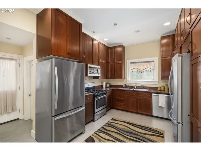 $585,000 | 117 South Arthur Street, Portland, OR 97201