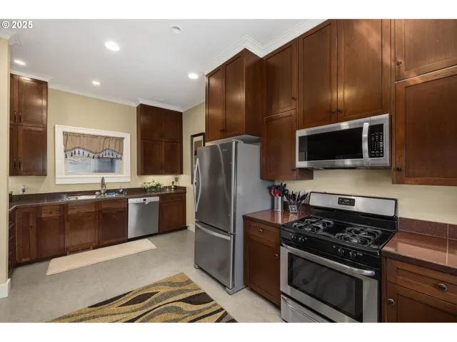 $585,000 | 117 South Arthur Street, Portland, OR 97201