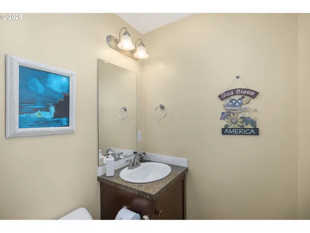 $585,000 | 117 South Arthur Street, Portland, OR 97201