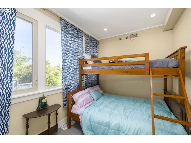 $585,000 | 117 South Arthur Street, Portland, OR 97201