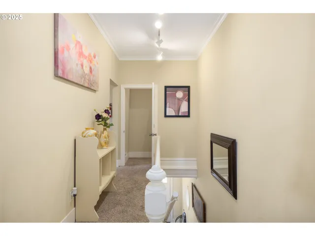 $585,000 | 117 South Arthur Street, Portland, OR 97201