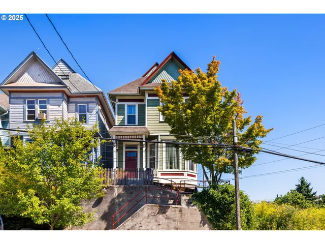 $585,000 | 117 South Arthur Street, Portland, OR 97201