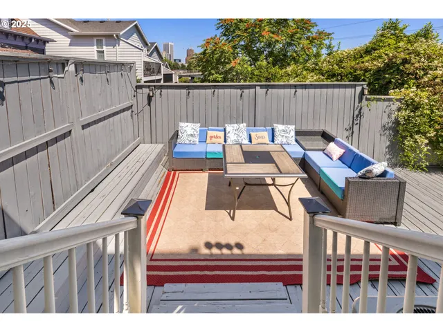 $585,000 | 117 South Arthur Street, Portland, OR 97201