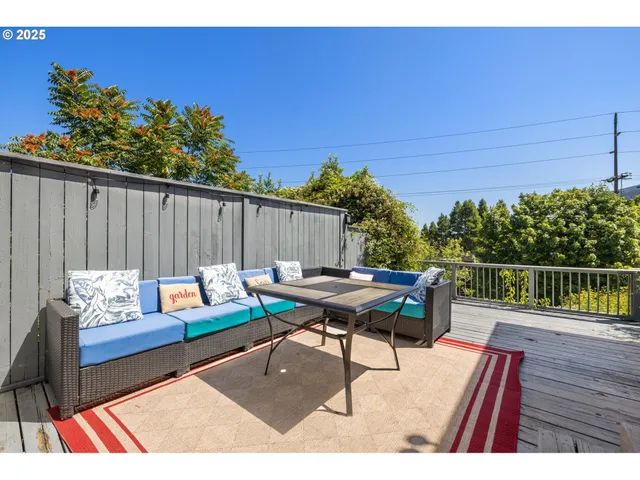 $585,000 | 117 South Arthur Street, Portland, OR 97201