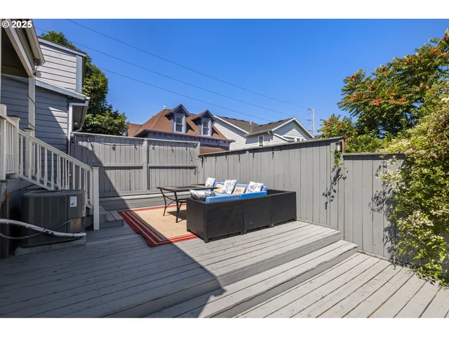 $585,000 | 117 South Arthur Street, Portland, OR 97201