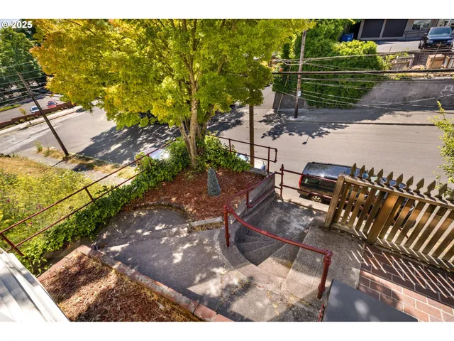 $585,000 | 117 South Arthur Street, Portland, OR 97201
