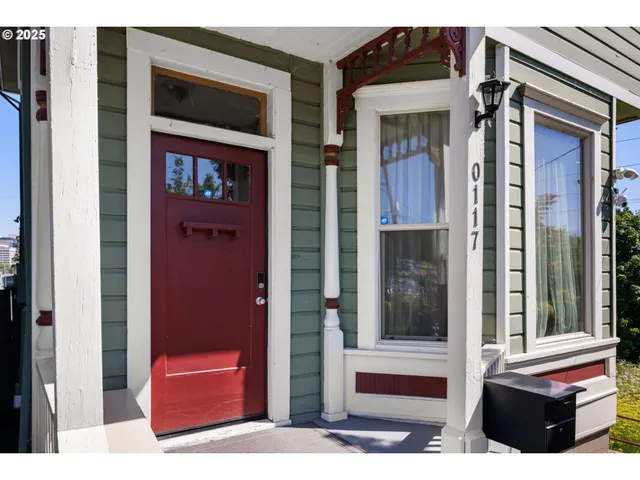 $585,000 | 117 South Arthur Street, Portland, OR 97201