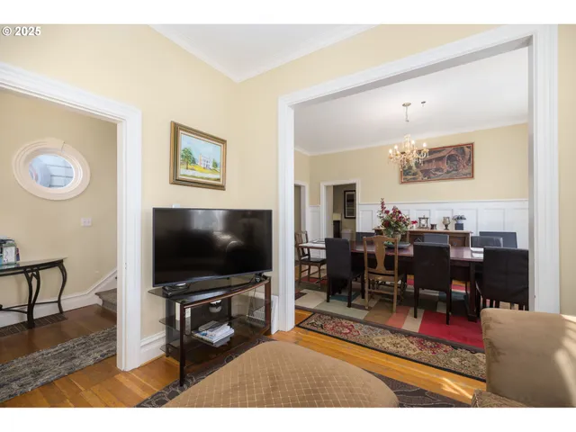 $585,000 | 117 South Arthur Street, Portland, OR 97201