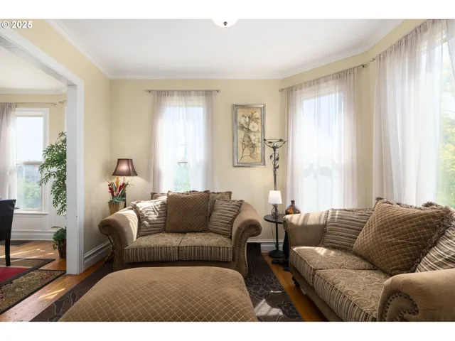 $585,000 | 117 South Arthur Street, Portland, OR 97201