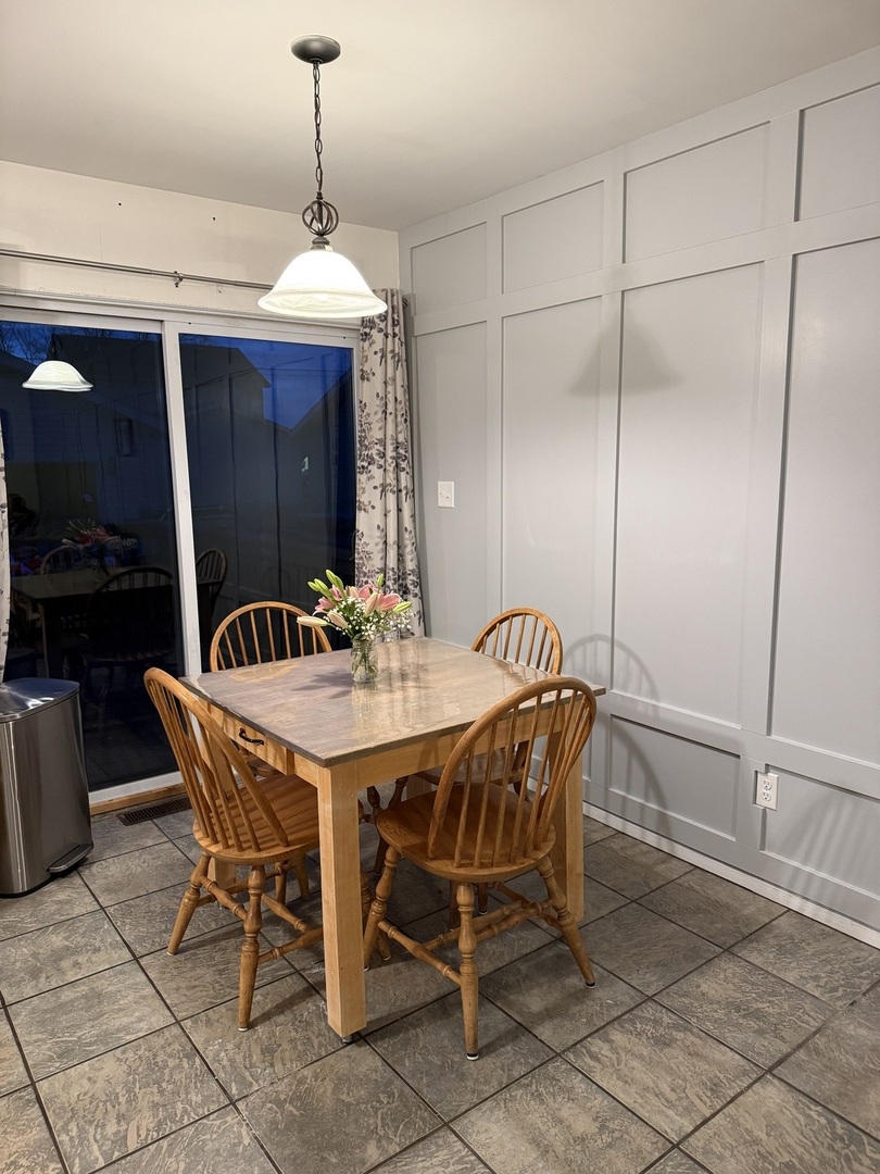 206 South 12th Street Rochelle, IL 61068 - Photo 6 of 14 a dining room with furniture and window
