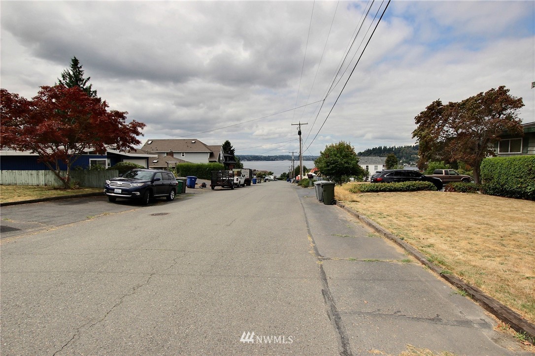 1117 North 34th Street Renton, WA 98056 - Photo 12 of 15