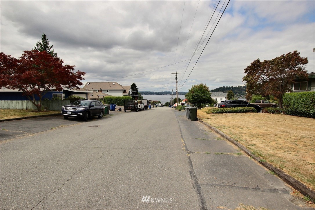 1117 North 34th Street Renton, WA 98056 - Photo 13 of 15