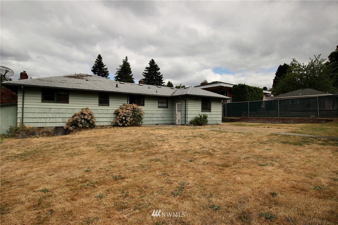 1117 North 34th Street Renton, WA 98056 - Photo 3 of 15