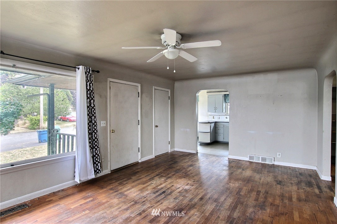1117 North 34th Street Renton, WA 98056 - Photo 5 of 15