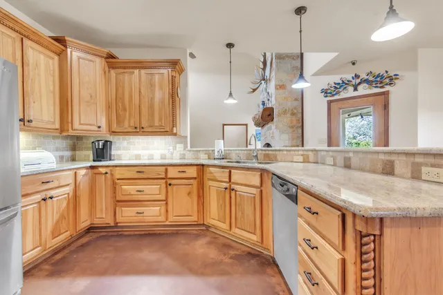 $490,000 | 329 Sunrise Hills, Lampasas, TX 76550