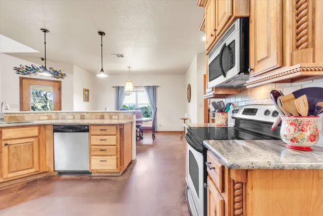 $490,000 | 329 Sunrise Hills, Lampasas, TX 76550