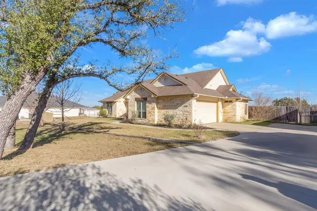 $490,000 | 329 Sunrise Hills, Lampasas, TX 76550