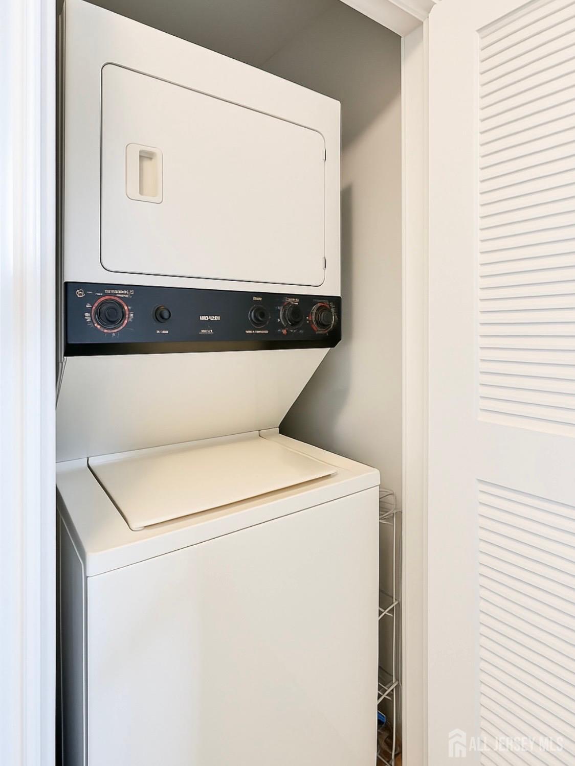 340 Bowler Court Piscataway, NJ 08854 - Photo 12 of 16 a utility room with dryer and washer