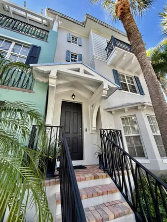 $999,999 | 349 East Mallory Circle, Delray Beach, FL 33483