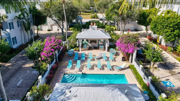 $999,999 | 349 East Mallory Circle, Delray Beach, FL 33483