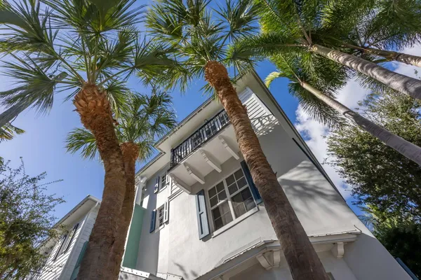 $999,999 | 349 East Mallory Circle, Delray Beach, FL 33483