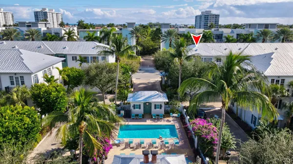 $999,999 | 349 East Mallory Circle, Delray Beach, FL 33483