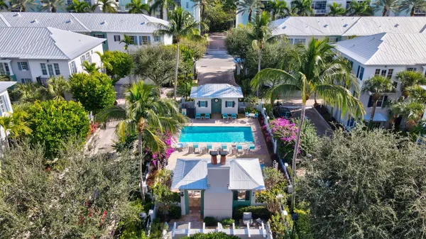 $999,999 | 349 East Mallory Circle, Delray Beach, FL 33483
