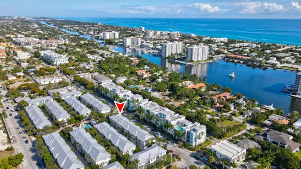 $999,999 | 349 East Mallory Circle, Delray Beach, FL 33483