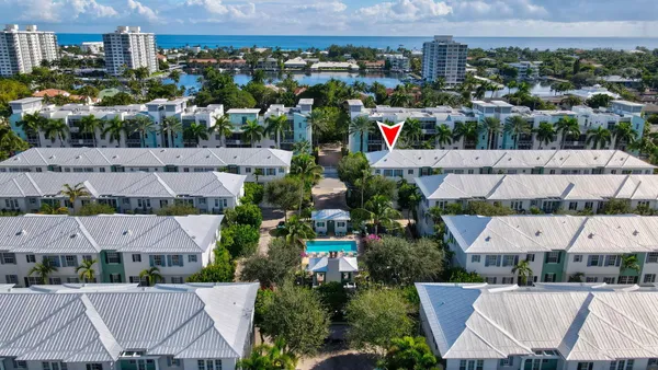 $999,999 | 349 East Mallory Circle, Delray Beach, FL 33483