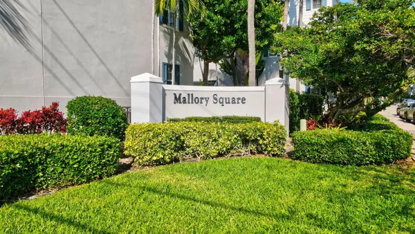 $999,999 | 349 East Mallory Circle, Delray Beach, FL 33483