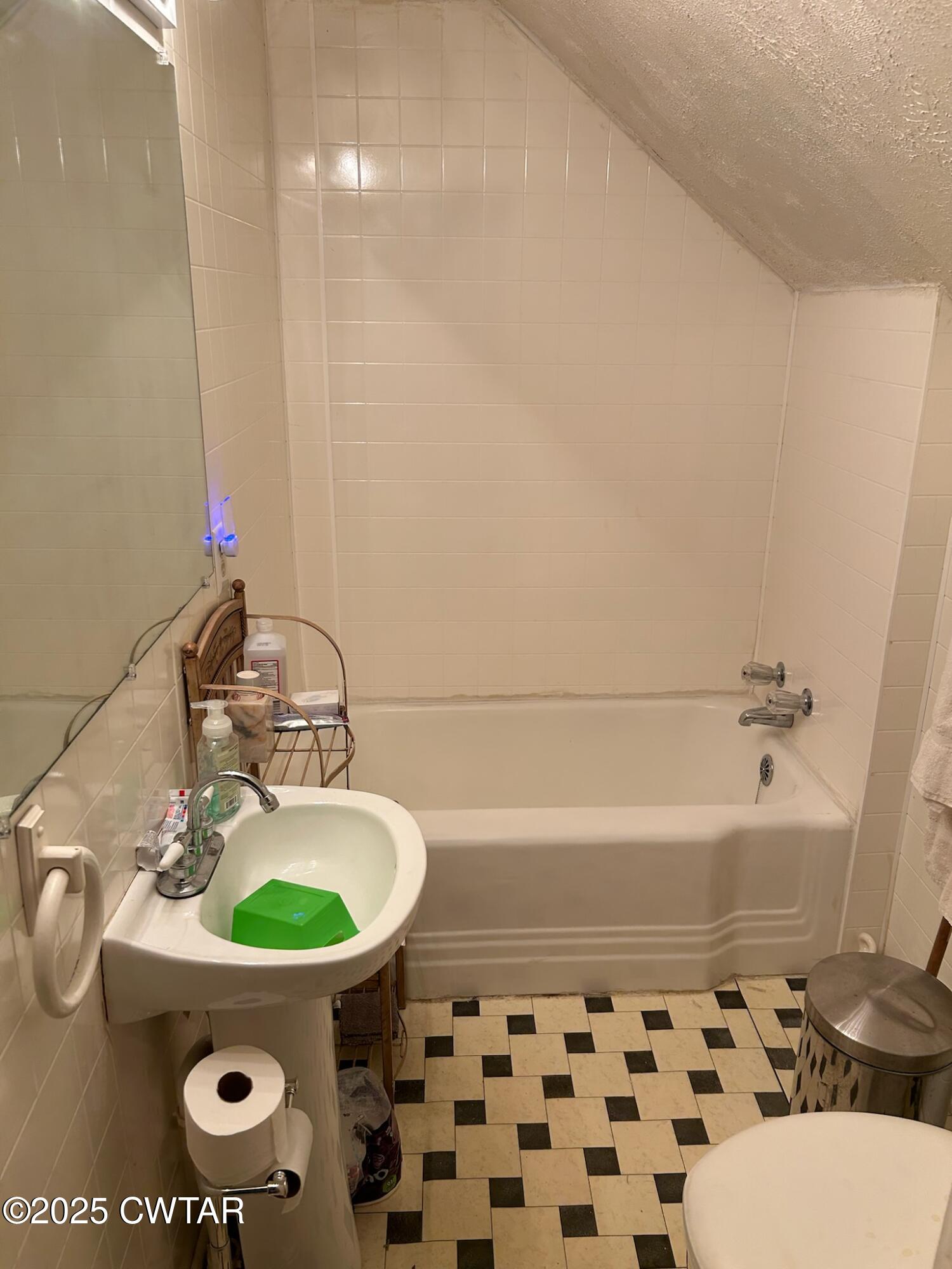 526 West Main Street Newbern, TN 38059 - Photo 4 of 17 IMG_2322