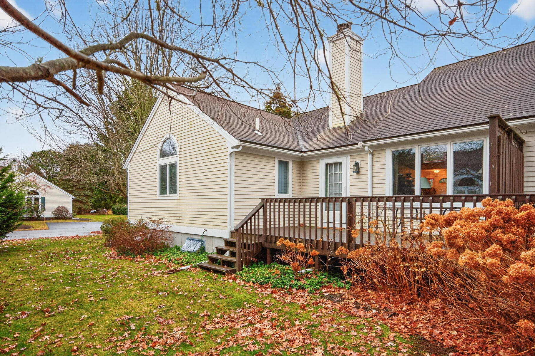 18 Windward Street, Unit 18 Mashpee, MA 02649 - Photo 5 of 34 a backyard of a house