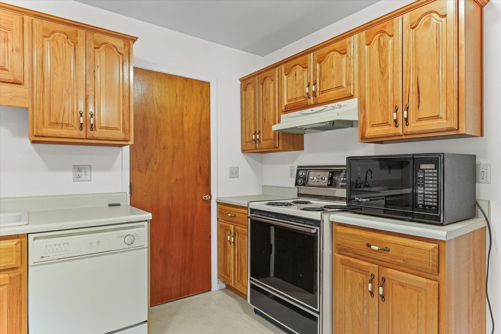 1007 Holiday Drive Champaign, IL 61821 - Photo 17 of 36 a kitchen with stainless steel appliances granite countertop a stove a sink and a microwave