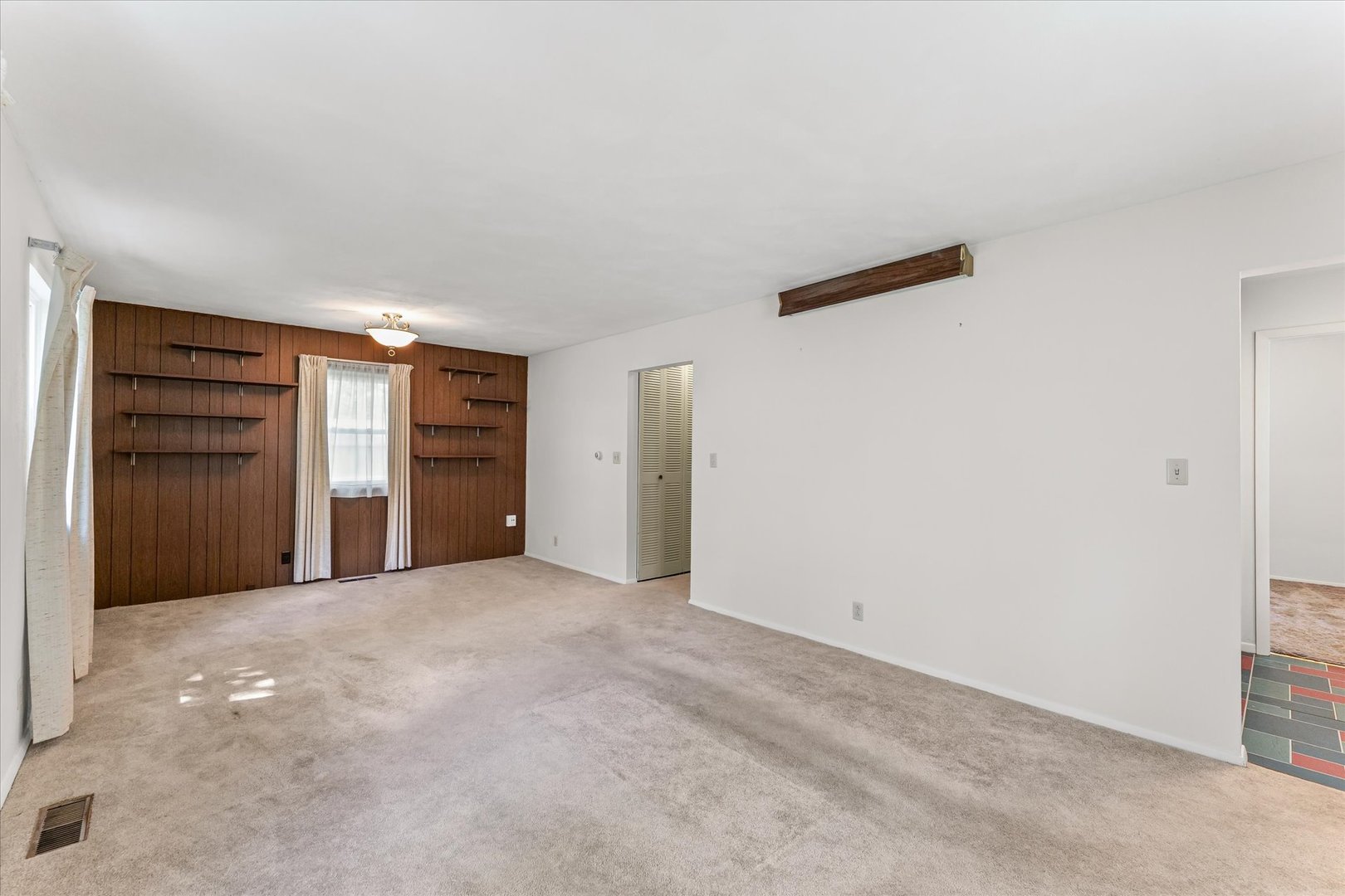 1007 Holiday Drive Champaign, IL 61821 - Photo 10 of 36 a view of an empty room with closet and closet