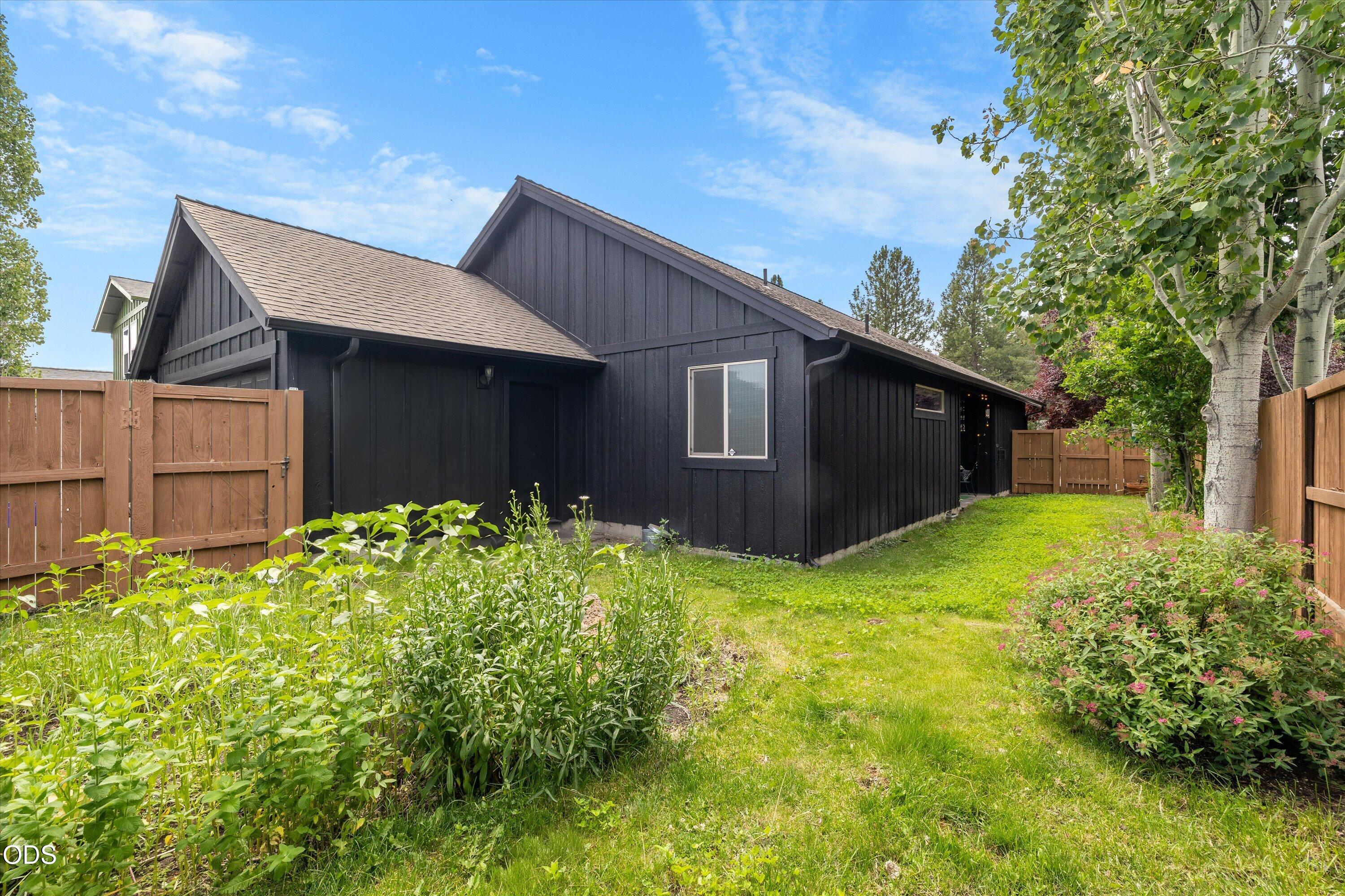 20358 Chase Road Bend, OR 97702 - Photo 29 of 32