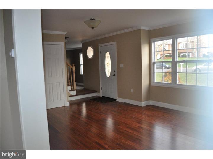 121 Woodstream Road Boothwyn, PA 19061 - Photo 3 of 24 Living Room