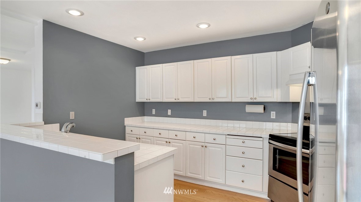 511 Redmond Place Northeast Renton, WA 98056 - Photo 12 of 31 a kitchen with cabinets appliances