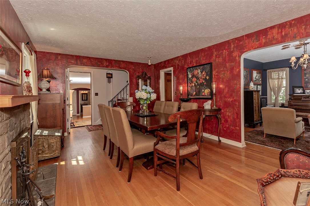 1362 Winston Road Cleveland, OH 44121 - Photo 3 of 35