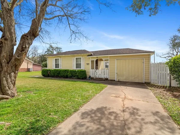 $200,000 | 518 Sunny Lane, Wharton, TX 77488