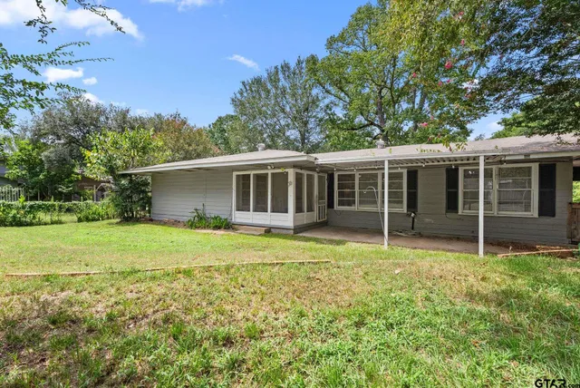 a view of backyard of house