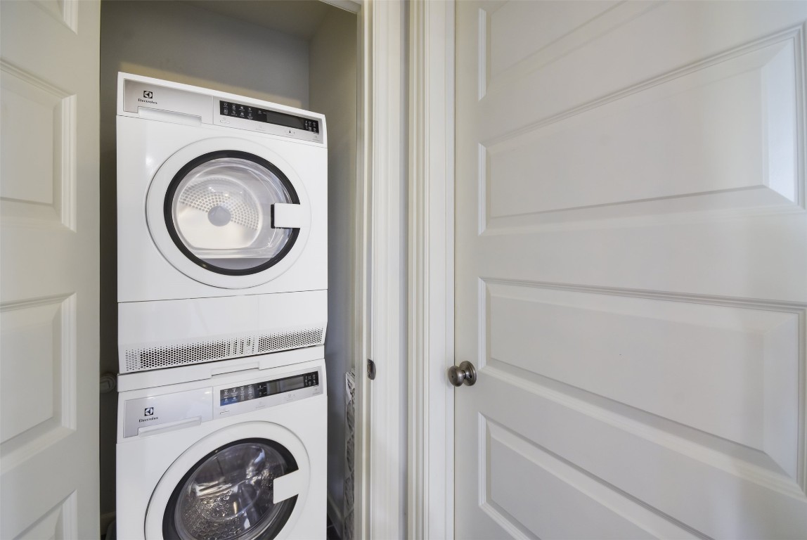 3110 Red River Street, Unit 201 Austin, TX 78705 - Photo 16 of 30 a utility room with dryer and washer