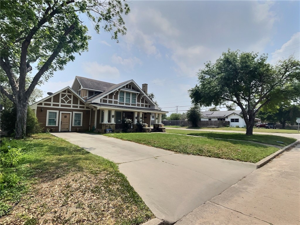 729 West Henrietta Ave