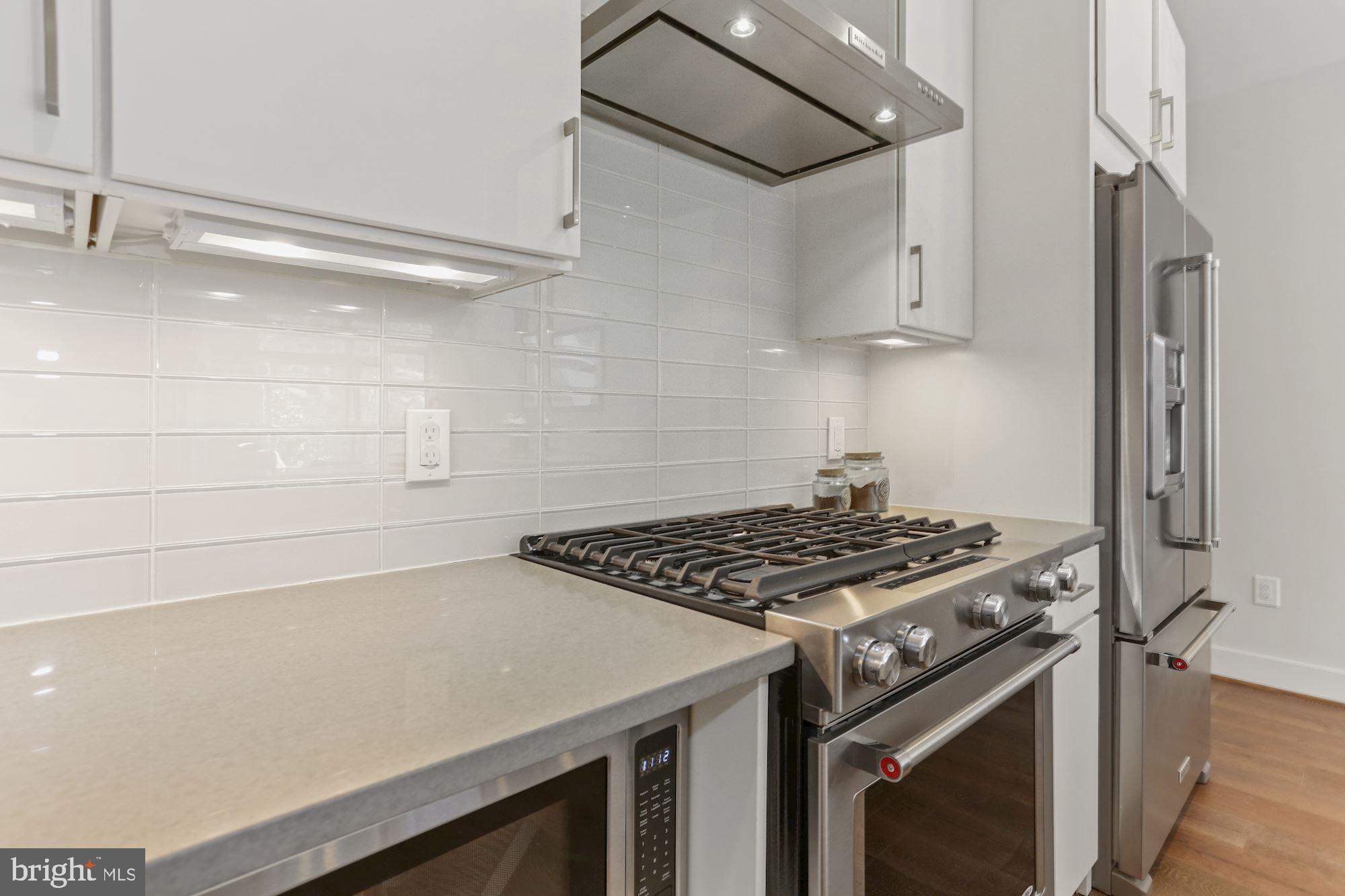 2337 Champlain Street Northwest, Unit 104 Washington, DC 20009 - Photo 12 of 80 Kitchen - GAS COOKING & Custom Backsplash!