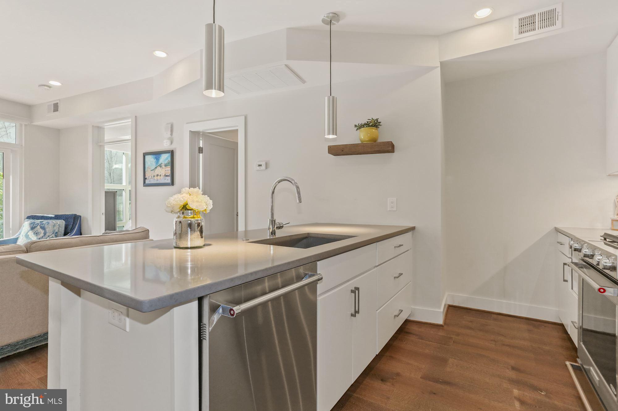 2337 Champlain Street Northwest, Unit 104 Washington, DC 20009 - Photo 14 of 80 Breakfast Bar - Stainless Steel Appliances!