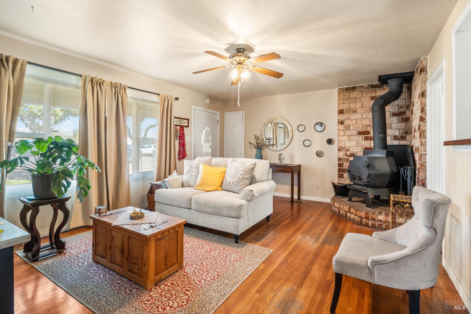 1561 Talmage Court Ukiah, CA 95482 - Photo 4 of 19