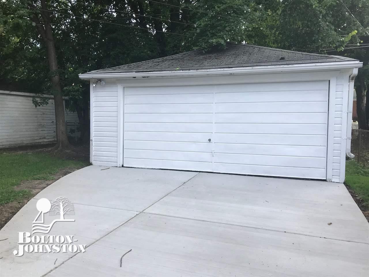 2021 Vernier Road Grosse Pointe, MI 48236 - Photo 10 of 10 31374431-9.JPG