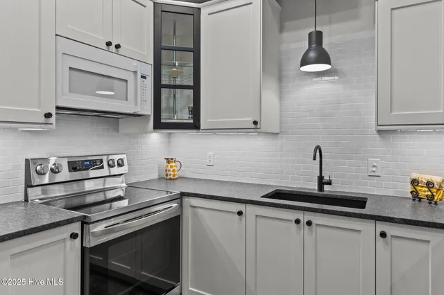 $1,500 | 304 North Front Street, Unit J, Wilmington, NC 28401